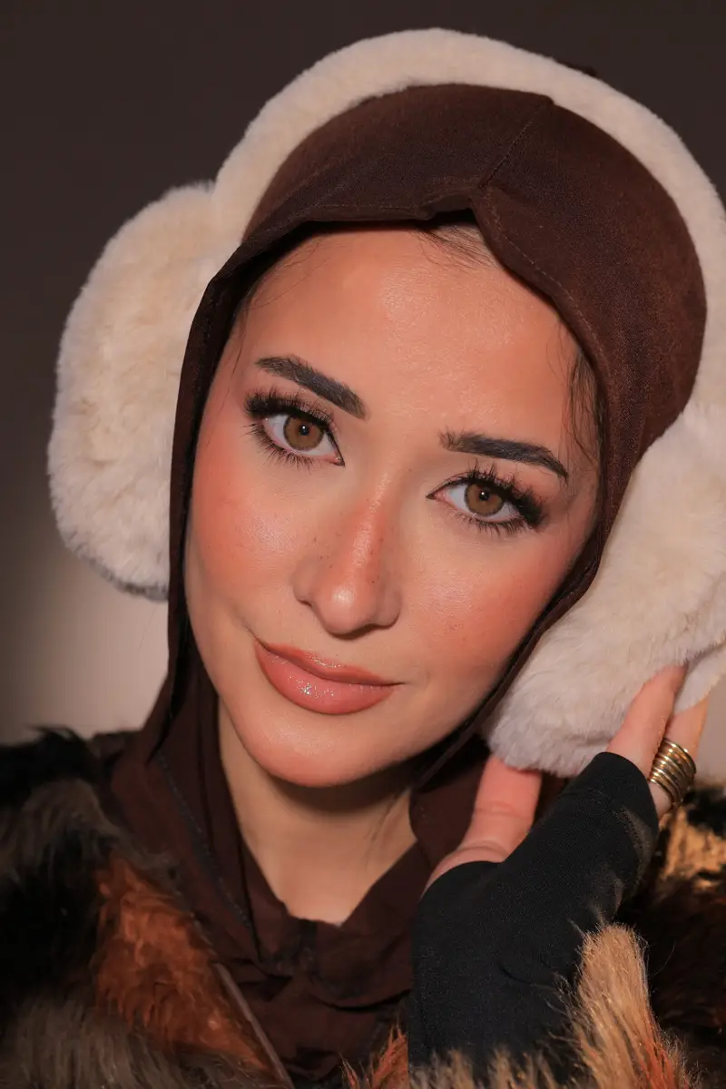 Cleopatra hazel 3
